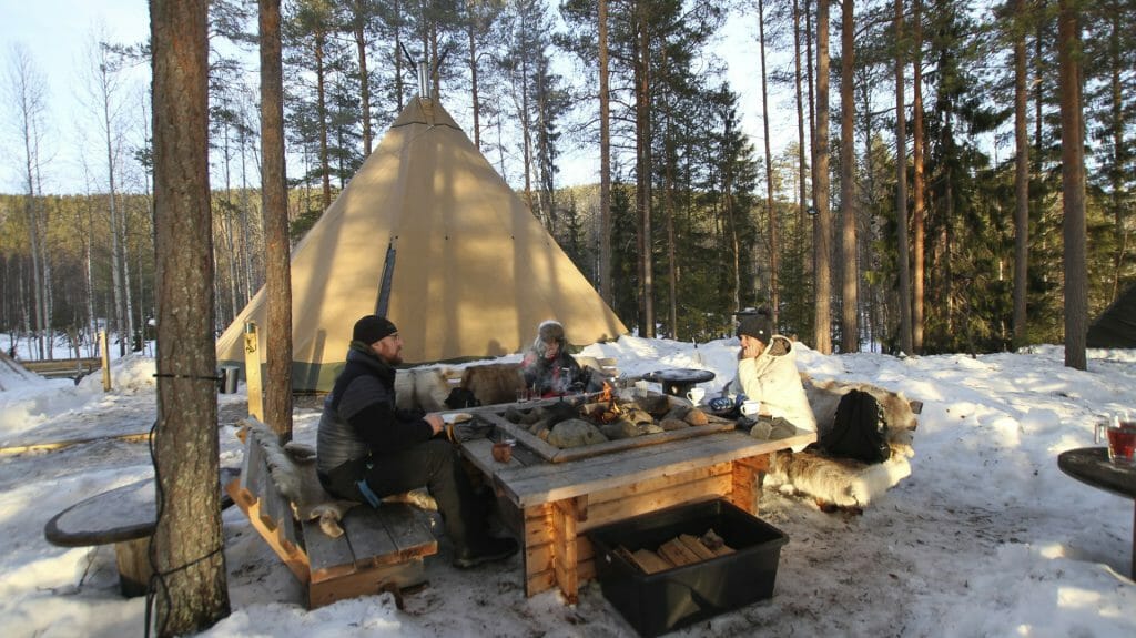 Aurora Safari Camp, Lassbyn