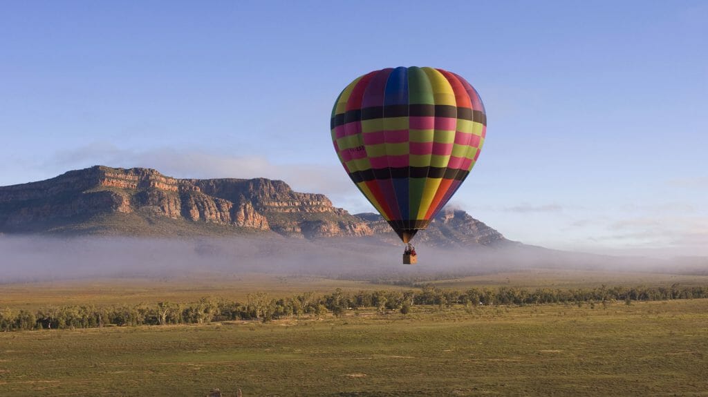 Ballooning, Rawnsley Park Lodge, Flinders Range, Australia