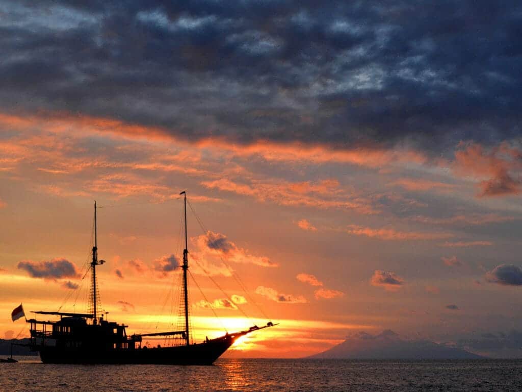 Indonesia, Flores & Komodo, Dunia Baru sunset