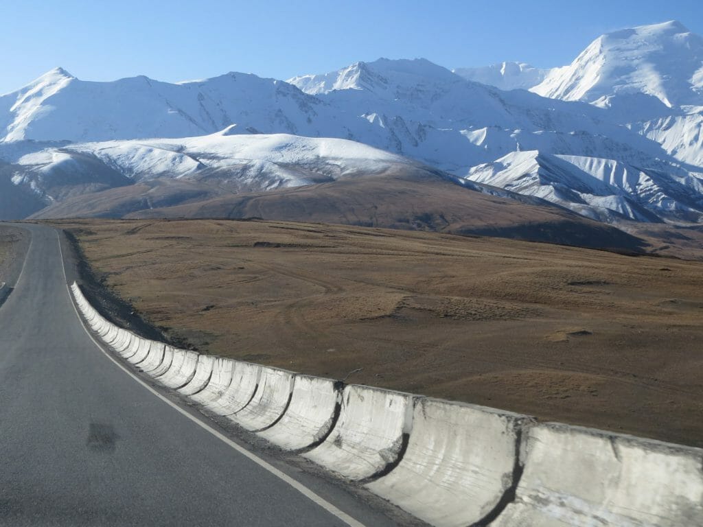 Road between Sary Tash and Irkeshtam border, southern Kyryzstan