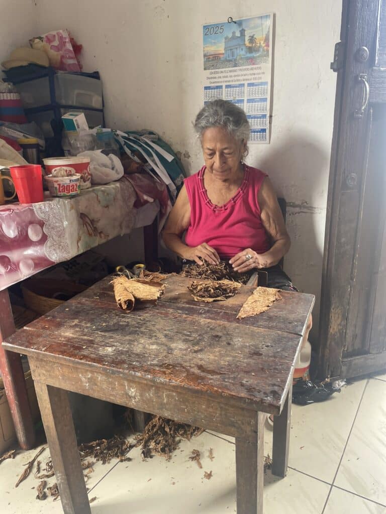 Dona Laura making cigars, Suchitoto, El Salvador