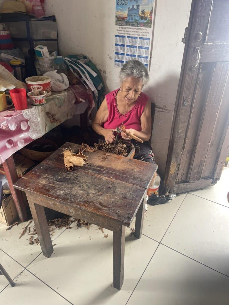 Dona Laura making cigars, Suchitoto, El Salvador