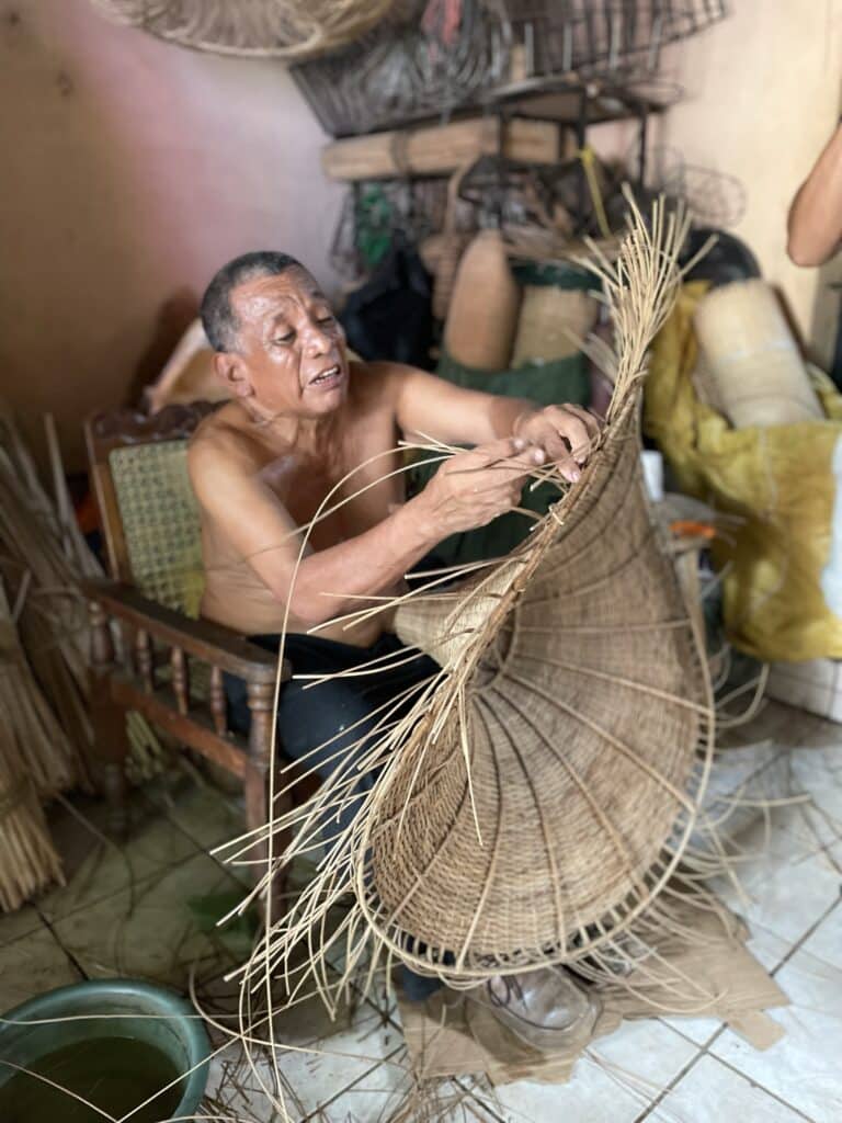 Weaver at work, Nahauizalco, El Salvador