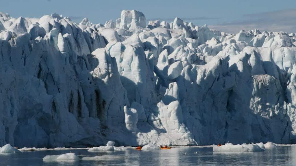 Kayakers next to glacier, Spitsbergen