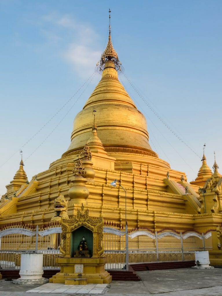 Kuthodaw Pagoda, Mandalay, Myanmar