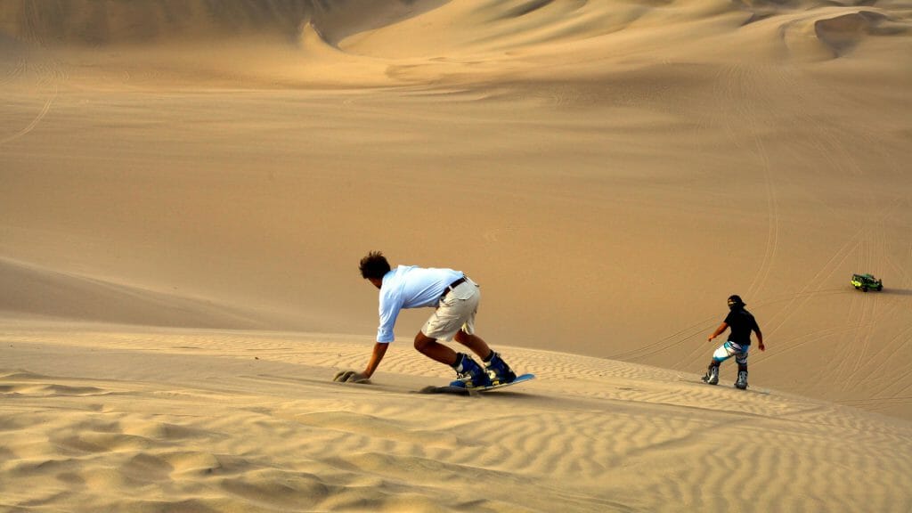 Sand boarding, Peru